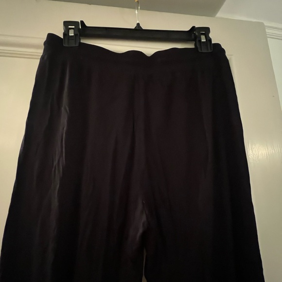 Three Dot Light weight black slouchy joggers - Picture 7 of 15